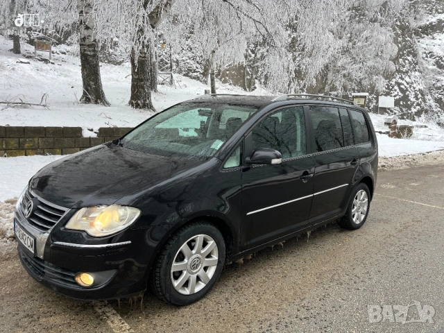 Продава се VW Touran 2.0 140 BMM 7 места, снимка 2 - Автомобили и джипове - 53359172