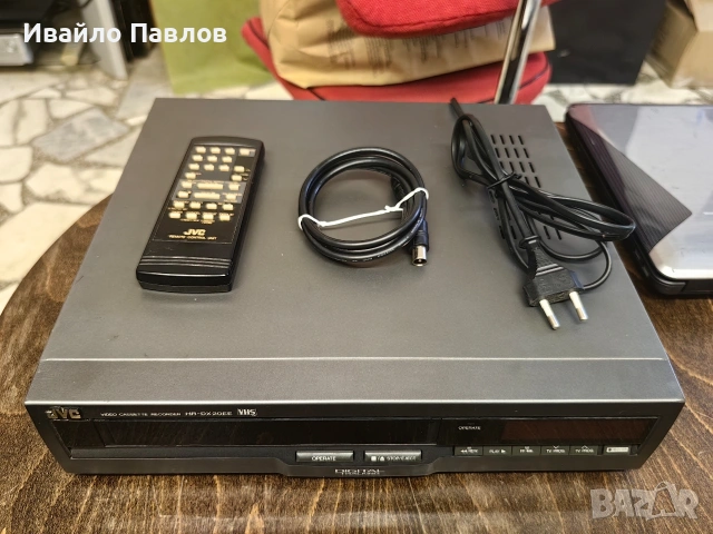 Видео JVC HR - DX20EE, снимка 11 - Плейъри, домашно кино, прожектори - 53629536
