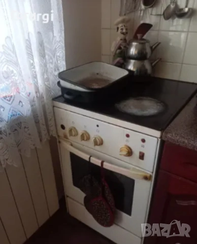 Хладилник с фризер плюс керамична печка , снимка 4 - Хладилници - 53459747