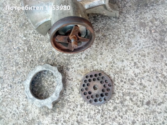 Стара ръчна месомелачка, снимка 3 - Антикварни и старинни предмети - 35740193