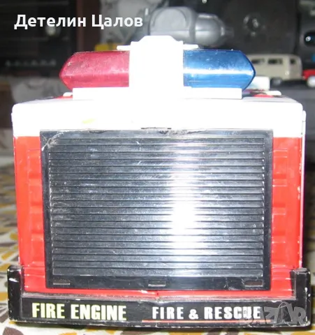 Голяма метална пожарна кола с пластмасови елементи, снимка 3 - Колекции - 48310876