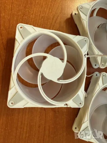 Arctic вентилатори P14 PWM PST A-RGB бели 140мм с ARGB светлини 3 броя, снимка 4 - Други - 50409693