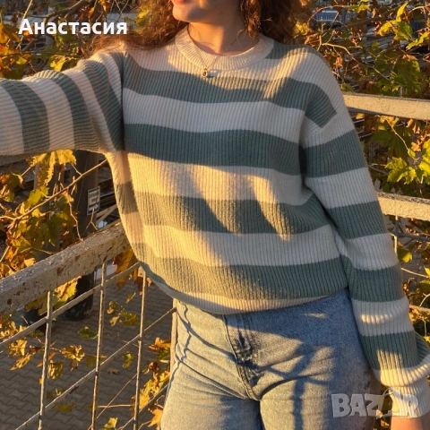 Топъл пуловер на бели и зелени райета , снимка 2 - Блузи с дълъг ръкав и пуловери - 53433073