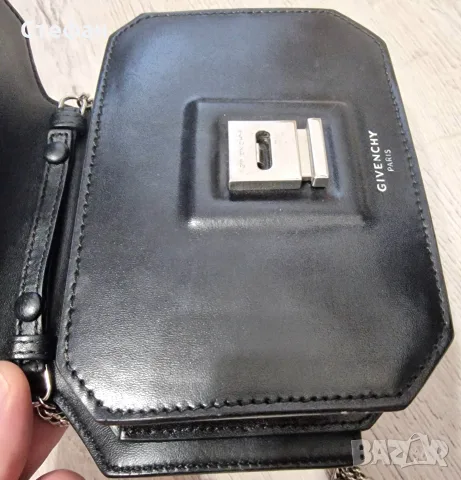Оригинална Givenchy черна кожена чанта с верига и сребърна закопчалка – Made in Italy, снимка 8 - Чанти - 55768471