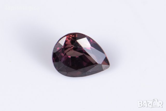 Виолетов сапфир 0.65ct VVS нетретиран капковидна шлифовка