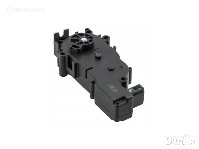 Mercedes GLA-Class X156 Моторче за заключване на багажник 