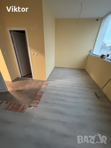 Монтаж на ламиниран паркет, ПВЦ и MDF первази, алуминиеви лайсни за под и стена, снимка 15 - Ремонти на апартаменти - 49788466