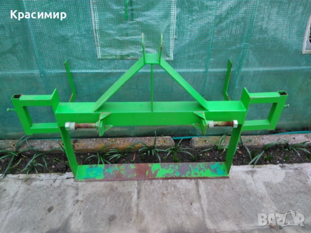 Приставка за трактор за повдигане на лехи