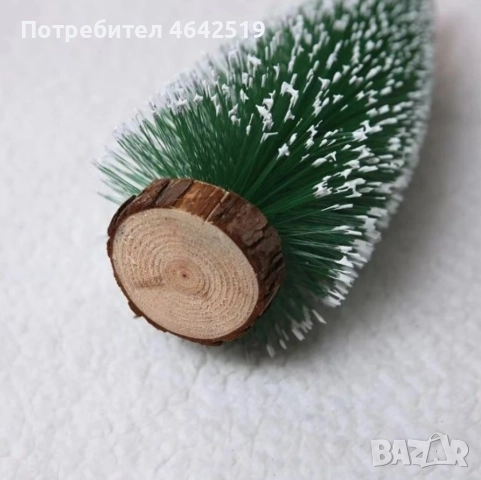 Миниатюрна декоративна изкуствена елха с поставка от дървено пънче, 30 см височина, снимка 4 - Декорация за дома - 52086116