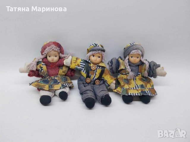 Три малки колекционерски кукли с керамични лица