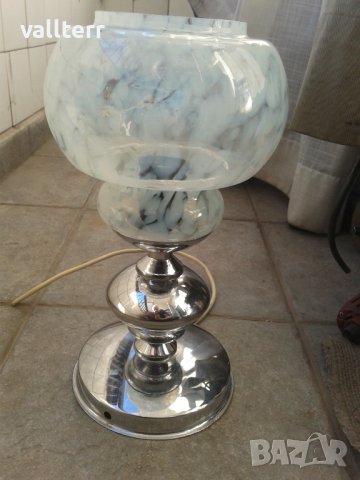 стара лампа настолна млечно стъкло