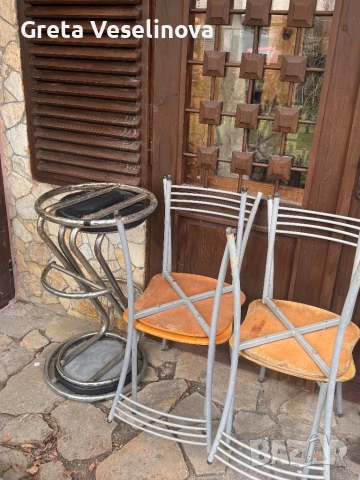 10 стола метални с дървена седалка, снимка 2 - Столове - 53466459
