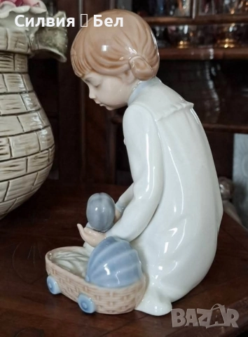 Порцеланова фигура "Момиченце с количка и кукла- бебе" – Nao by Lladro, Испания, 1977 г., снимка 4 - Колекции - 51627161