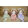 Мека детска кукла с рокля и шапка в нежни цветове 45 см, снимка 1 - Плюшени играчки - 44766849