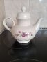 Порцеланов чайник с рози, снимка 1 - Прибори за хранене, готвене и сервиране - 42625371