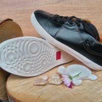  Umbro Milton е стилен модел ниски обувки, в спортно-елегантен стил от висококачествена кожа, снимка 2 - Маратонки - 41814968