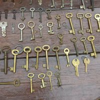 Бронзови Ключове 100 Бройки, снимка 8 - Антикварни и старинни предмети - 39664835