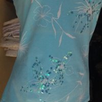 УНИКАЛЕН светлосин топ с тънки презрамки с бели цветя и сини пайети по тях, снимка 3 - Потници - 41986447