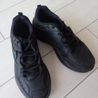 Кожени маратонки за бягане Nike номер 39, снимка 2 - Детски маратонки - 38999559