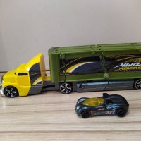 Камион за катастрофи Hot Wheels , снимка 1 - Коли, камиони, мотори, писти - 39064153