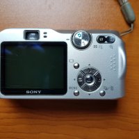 Sony Cyber-shot DSC-P200 7.2MP Digital Camera, снимка 1 - Фотоапарати - 41624474