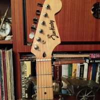Колекционерска винтидж електрическа китара Jim Harley, снимка 2 - Китари - 44571713