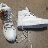 Бели дамски обувки, снимка 1 - Маратонки - 40039218