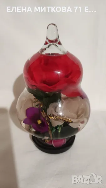 Прекрасен жив букет от цветя в стъкленица и течност, снимка 1