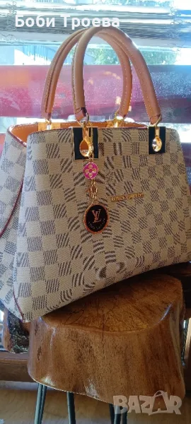 Дамска луксозна чанта в бежов цвят. Страхотен ,модерен и елегантен модел на Louis Vuitton, снимка 1