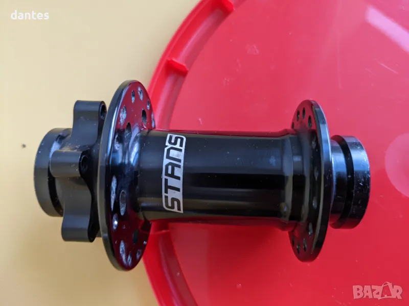 Предна главина Stans Neo с адаптерите., снимка 1