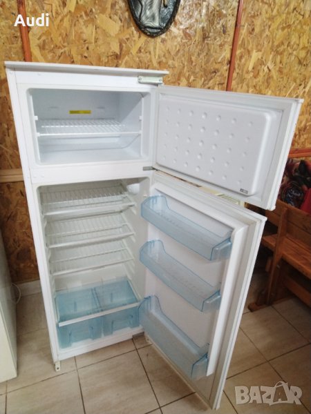 Хладилник с фризер за вграждане BEKO с обем 250 литра, снимка 1