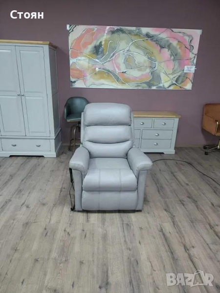 Сив кожен фотьойл за възрастни хора с ел. релакс механизъм La-z-boy, снимка 1