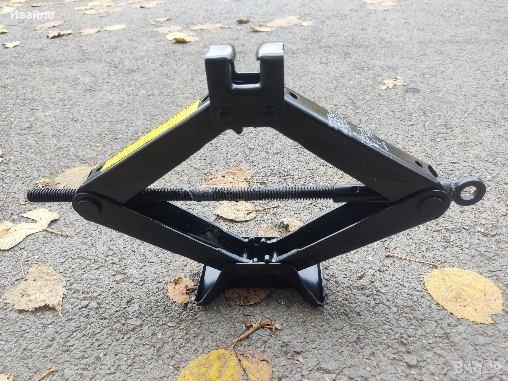 Продавам механичен крик за Тойота, тип "жаба"., снимка 1