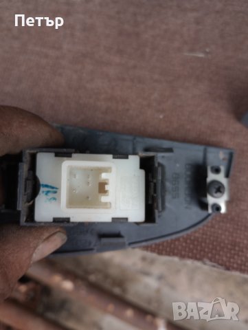 Копче бутон ел.стъко тойота, снимка 2 - Части - 40223301