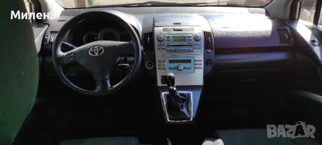 Toyota Corolla Verso 2.2 D4D, снимка 14 - Автомобили и джипове - 40570663