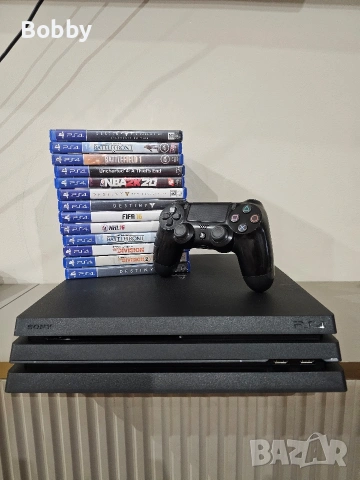 Перфектен! Playstation 4 PS4 PRO 1TB със 13 Броя Игри и един джойстик
