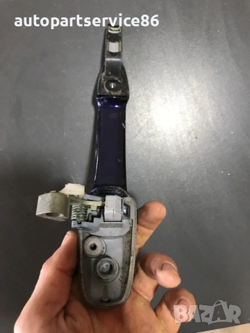 Предна лява външна дръжка на врата син цвят за Mazda 6 2.0D (2002-2007), снимка 2 - Части - 53728784