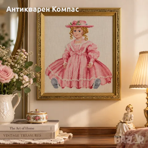 Красив ръчно бродиран гоблен „Викторианска кукла“ в златна рамка – 47х43 см