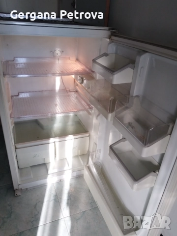 Хладилник за вграждане Ariston 160 л, снимка 7 - Хладилници - 52422640