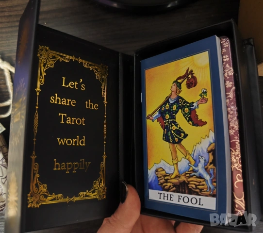Неотваряни розови таро карти от блестящ материал, комолект с книжка, снимка 3 - Карти за игра - 53084358