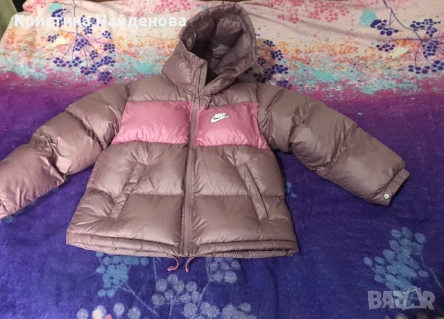 Продавам дамско яке Nike
