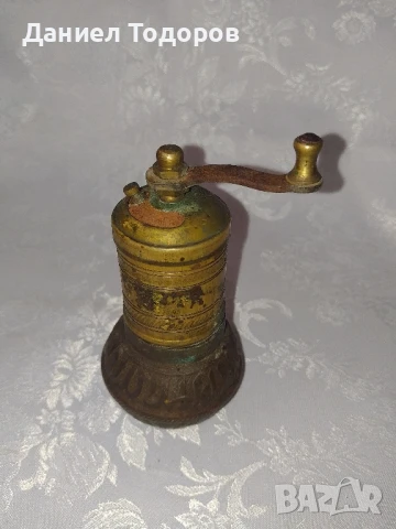 Стара бронзова мелница за кафе и подправки , снимка 9 - Антикварни и старинни предмети - 51386512