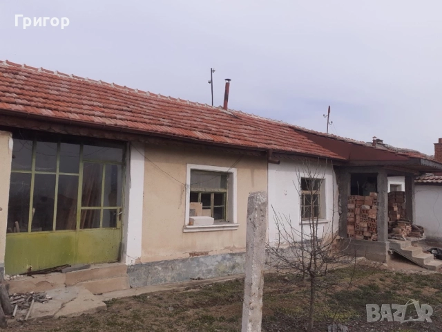 Продавам къща с двор в село Старосел