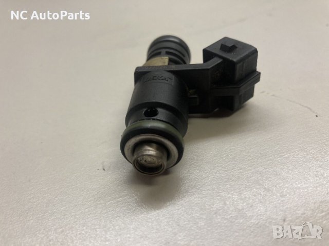 Инжектор дюза за Renault Рено Клио 1.2 турбо бензин 100 D4F784 8200885287 2010, снимка 3 - Части - 39420496