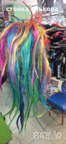 Продавам многоцветна перука, снимка 5 - Аксесоари за коса - 49742004