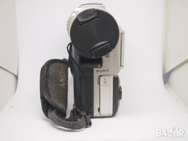 Видеокамера Sony DCR-PC100E mini DV, miniDV цифрова видео камера, снимка 2 - Камери - 35886772