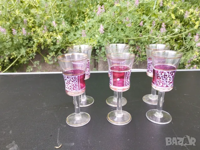 Ретро стъклени чаши гравирани.