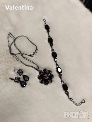 Комплект бижута - гривна, висулка и обеци 