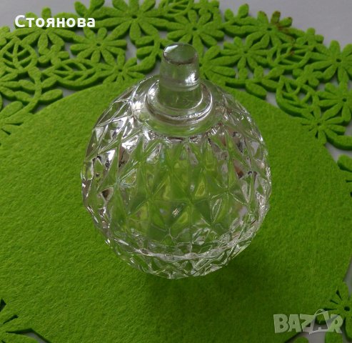 Лот малка стъклена релефна купа с капак и чиния , снимка 3 - Декорация за дома - 33871651