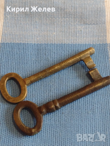 Два стари бронзови ключа от соца за брава за КОЛЕКЦИЯ ДЕКОРАЦИЯ БИТОВ КЪТ 29261, снимка 2 - Други ценни предмети - 44837256